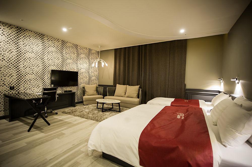 Hotel Floce Бучеон Екстериор снимка