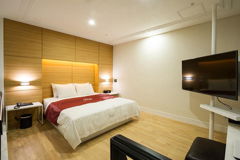 Hotel Floce Бучеон Екстериор снимка