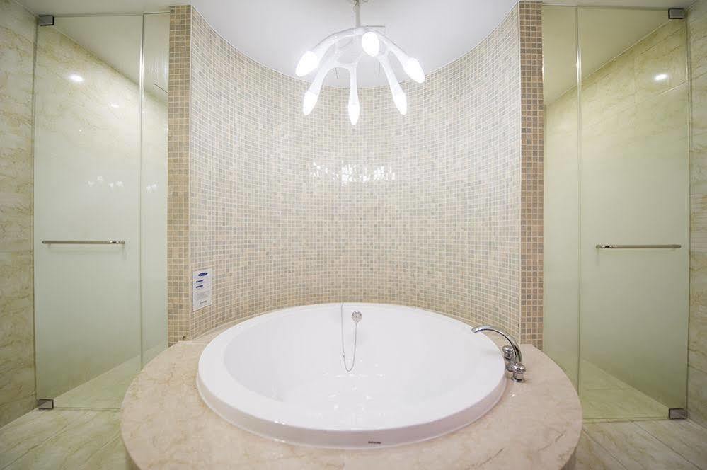 Hotel Floce Бучеон Екстериор снимка